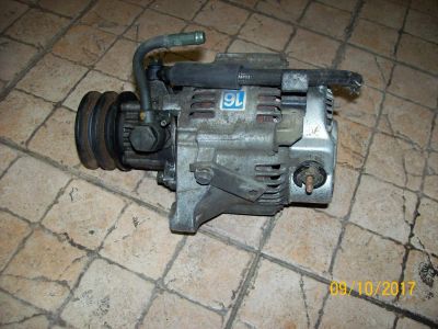 Лот: 10420243. Фото: 1. Генератор Toyota Hilux Surf. Электрооборудование
