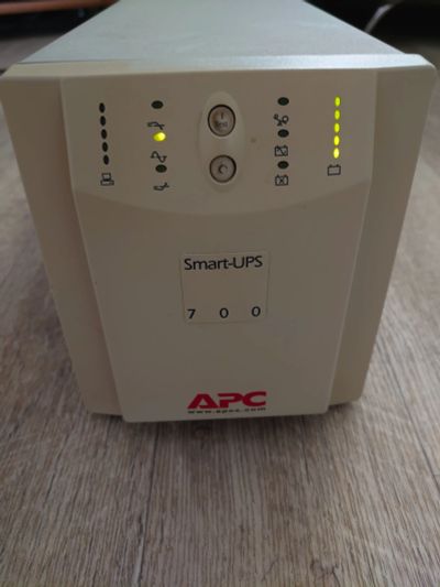 Лот: 19483299. Фото: 1. ИБП APC Smart - UPS 700. ИБП, аккумуляторы для ИБП