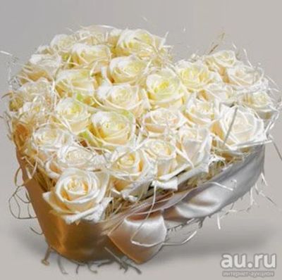 Лот: 13121534. Фото: 1. Белые розы в коробке сердце!!!. Свежие цветы