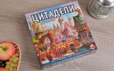 Лот: 12720002. Фото: 1. Hobby World: Цитадели Делюкс. Настольные игры, карты
