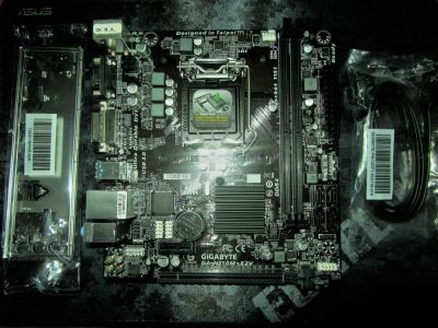 Лот: 9201527. Фото: 1. Материнская плата GIGAbYTE GA-H110M-S2V... Материнские платы