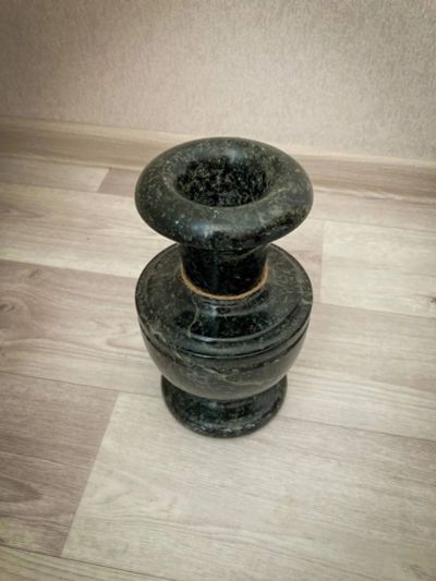 Лот: 19219207. Фото: 1. Каменная ваза серпентенит. Вазы