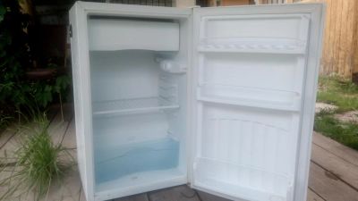 Лот: 7832273. Фото: 1. Продам миниатюрный холодильник... Холодильники, морозильные камеры