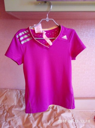 Лот: 12054817. Фото: 1. Футболка и юбка-шорты Adidas. Футболки, поло, топы, лонгсливы