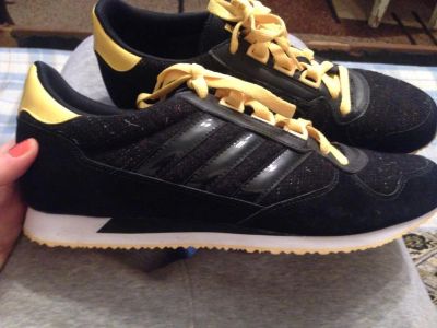 Лот: 4894049. Фото: 1. Кроссовки Adidas 40,5 размер. Кеды, кроссовки, слипоны