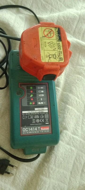 Лот: 22561793. Фото: 1. Зарядное устройство Makita. Зарядные устройства, блоки питания для бытовой техники
