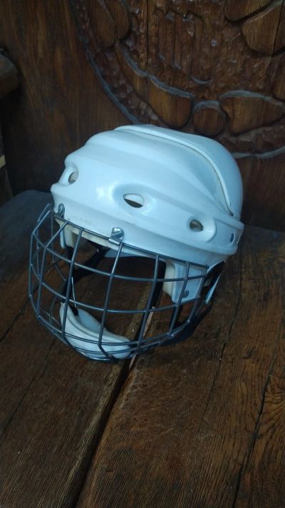 Лот: 19379394. Фото: 1. Шлем для хоккея (Б6848). Шлемы