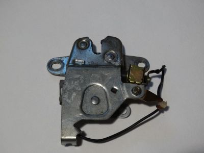 Лот: 8959509. Фото: 1. Замок багажника Toyota Carina... Кузов