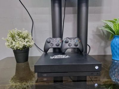 Лот: 25778071. Фото: 1. Игровая приставка Xbox One X 1Tb... Игровые приставки, консоли