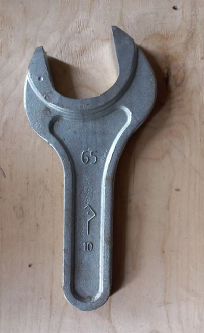 Лот: 20127421. Фото: 1. Ключ рожковый 65 мм. Ручной инструмент