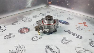 Лот: 23583868. Фото: 1. Насос вакуумный Nissan X-Trail... Двигатель и элементы двигателя
