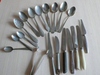 Лот: 1490150. Фото: 1. ложки + ножи. Столовые приборы, ножи