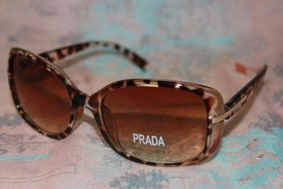 Лот: 4021298. Фото: 1. Солнцезащитные очки PRADA. Модель... Очки солнцезащитные