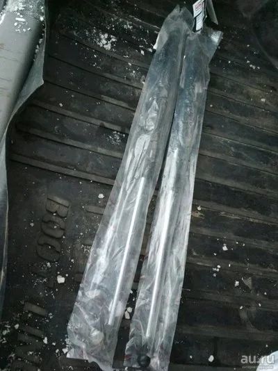 Лот: 10862049. Фото: 1. Газовые упоры Showa двери багажника... Кузов