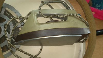 Лот: 7600077. Фото: 1. Утюг. Утюги, парогенераторы, отпариватели