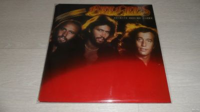 Лот: 13346671. Фото: 1. Bee Gees "Spirits Having Flown... Аудиозаписи