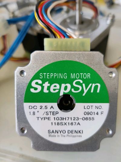 Лот: 20327495. Фото: 1. Шаговый двигатель Sanyo Denki... Электродвигатели, микромоторы