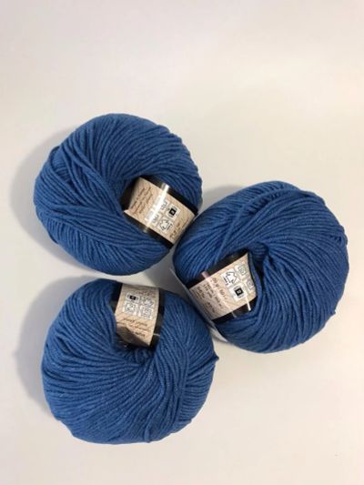 Лот: 16090243. Фото: 1. Пряжа Yarnart Jeans , 55% хлопок... Ткани, нитки, пряжа
