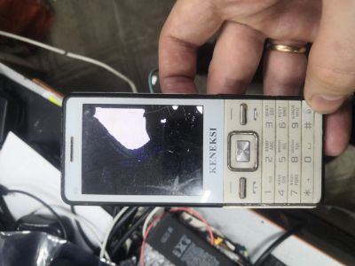 Лот: 19998865. Фото: 1. Keneksi X5 разбит дисплей, без... Кнопочные мобильные телефоны