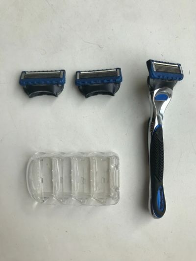 Лот: 25675124. Фото: 1. Бритвенный станок Gillette Fusion... Бритвенные станки и лезвия