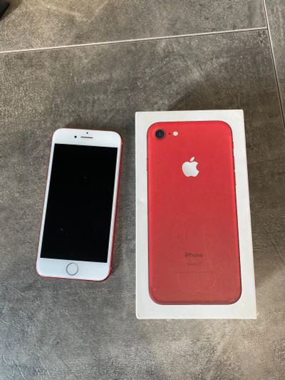 Лот: 19533473. Фото: 1. IPhone 7 Red 128Gb. Смартфоны