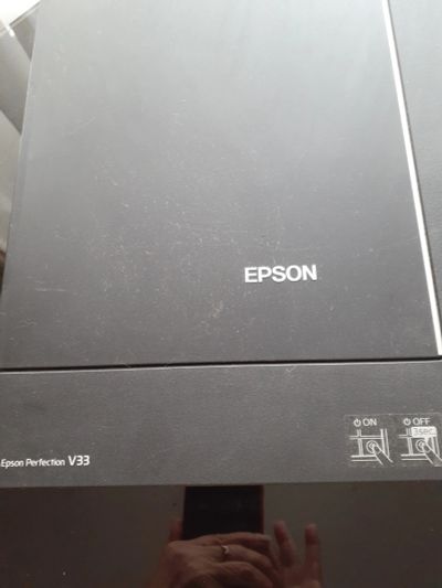 Лот: 25791342. Фото: 1. Сканер Epson v33 /новый, но сканирует... Сканеры