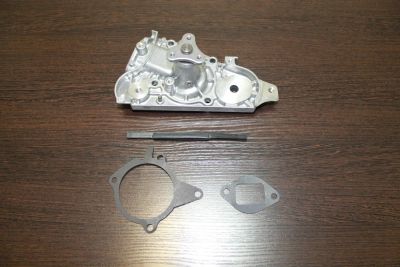 Лот: 5446187. Фото: 1. Помпа Mazda Familia / 323 / Ford... Двигатель и элементы двигателя
