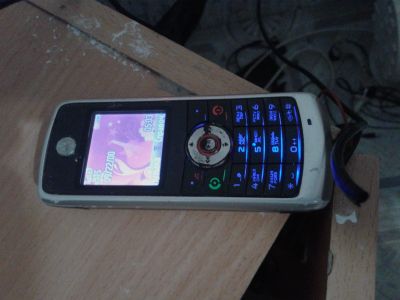 Лот: 16831636. Фото: 1. Motorola w230 флеш память 1гиг. Кнопочные мобильные телефоны