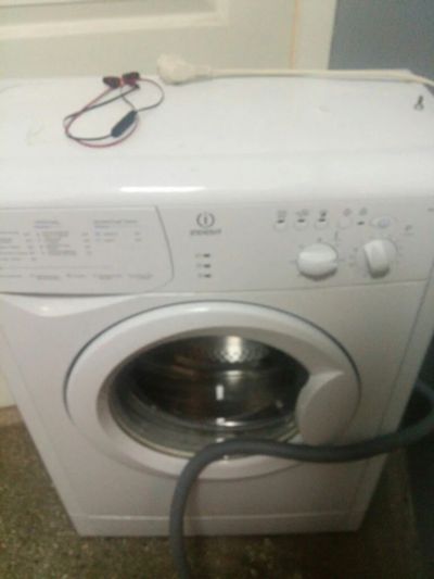 Лот: 9653271. Фото: 1. стиральная машинка Indesit WUN103. Стиральные машины