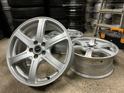 Лот: 19703866. Фото: 1. Красавцы Bridgestone Feid R17... Диски