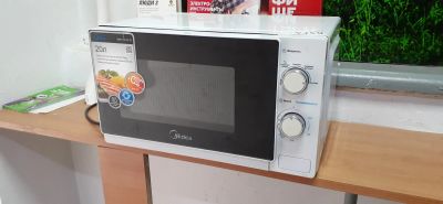Лот: 17947096. Фото: 1. Микроволновая печь Midea MM720C4E-W. Микроволновки, мини-печи