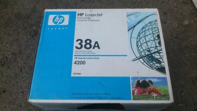 Лот: 4332718. Фото: 1. Картридж HP Q1338a новый, в упаковке. Картриджи, расходные материалы