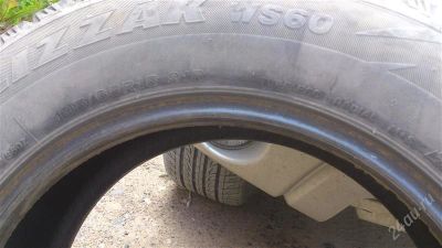 Лот: 2130637. Фото: 1. Blizzak WS60 липучка R15. Шины