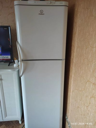 Лот: 23273434. Фото: 1. Холодильник Indesit R36NFG 015. Холодильники, морозильные камеры