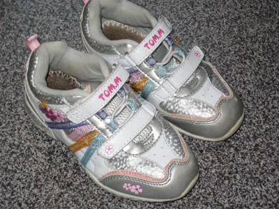 Лот: 987986. Фото: 1. кроссовки на девочку 4-5 лет р-р... Кеды, кроссовки