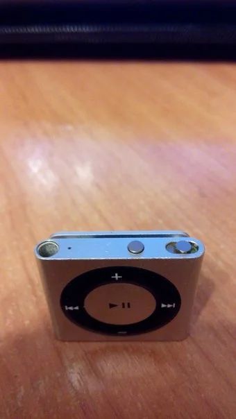 Лот: 6756984. Фото: 1. Apple iPod Shuffle 4. Плееры