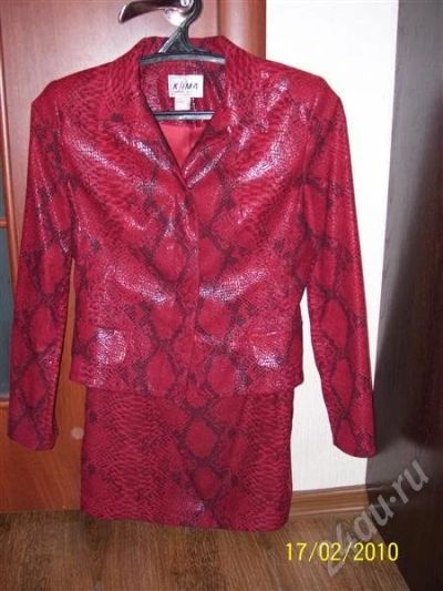 Лот: 244514. Фото: 1. костюм деловой,скинула цену!. Пиджаки, жакеты, жилеты