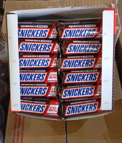 Лот: 17049066. Фото: 1. шоколадный батончик Snickers сникерс. Шоколад, конфеты