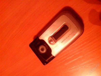 Лот: 2190765. Фото: 1. Sony Ericsson Z550i телефончик... Кнопочные мобильные телефоны