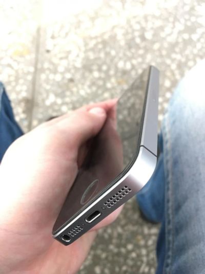 Лот: 11111680. Фото: 1. iPhone SE space grey 32gb. Смартфоны
