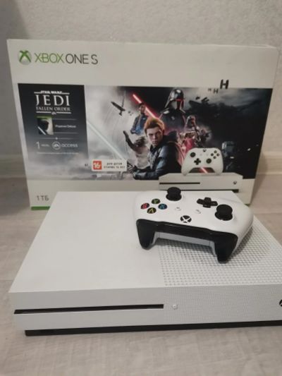 Лот: 12295946. Фото: 1. На гарантии Xbox one s 1 тб. Игровые приставки, консоли