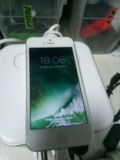 Лот: 16178831. Фото: 1. Смартфон Apple Iphone 5 16gb Купить... Смартфоны