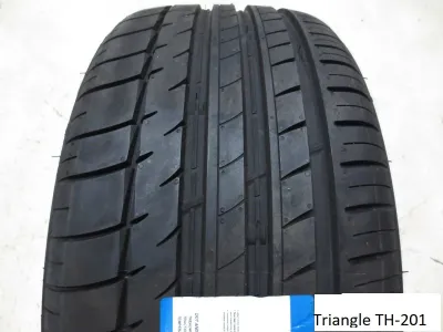 Лот: 13468193. Фото: 1. Летняя резина 245/45 R-17 " Triangle... Шины