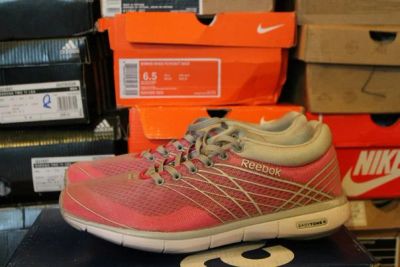 Лот: 8383265. Фото: 1. Женские кроссовки Reebok Easytone... Кеды, кроссовки, слипоны