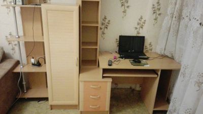 Лот: 9099765. Фото: 1. Компьютерный стол с тумбочкой... Компьютерные и письменные столы
