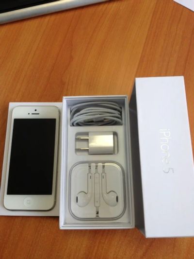 Лот: 4516230. Фото: 1. Apple iPhone 5 White. Смартфоны