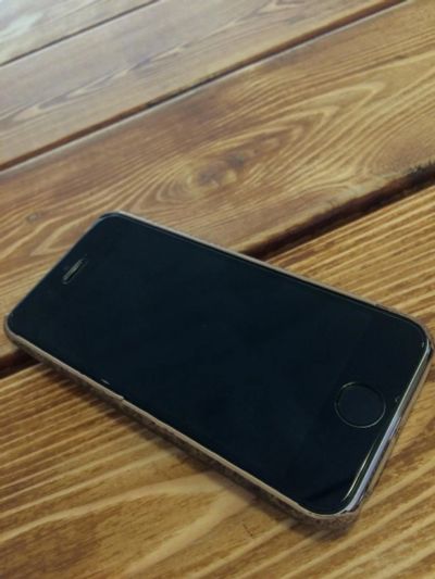 Лот: 9380472. Фото: 1. iPhone 5S space gray 16 GB не... Смартфоны