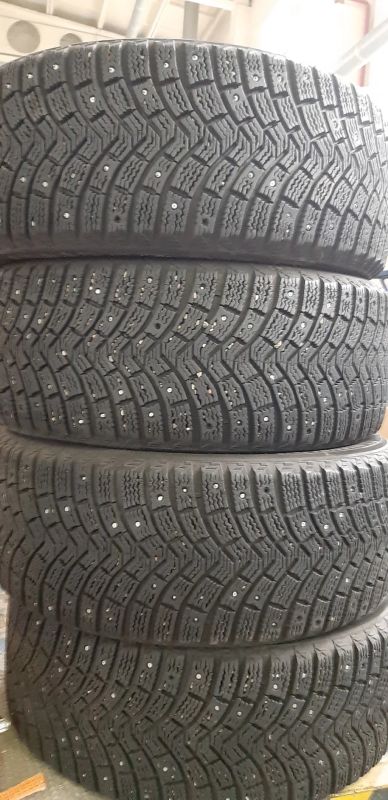 Лот: 19314838. Фото: 1. Michelin X-Ice North XIN2 215... Шины