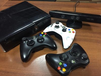 Лот: 8685885. Фото: 1. Xbox 360 s 250 gb Kinect 3 джойстика... Игровые приставки, консоли