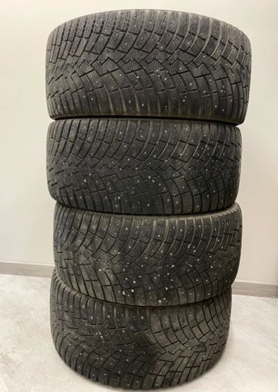 Лот: 25258345. Фото: 1. Зимняя резина Pirelli 285/35/22. Шины